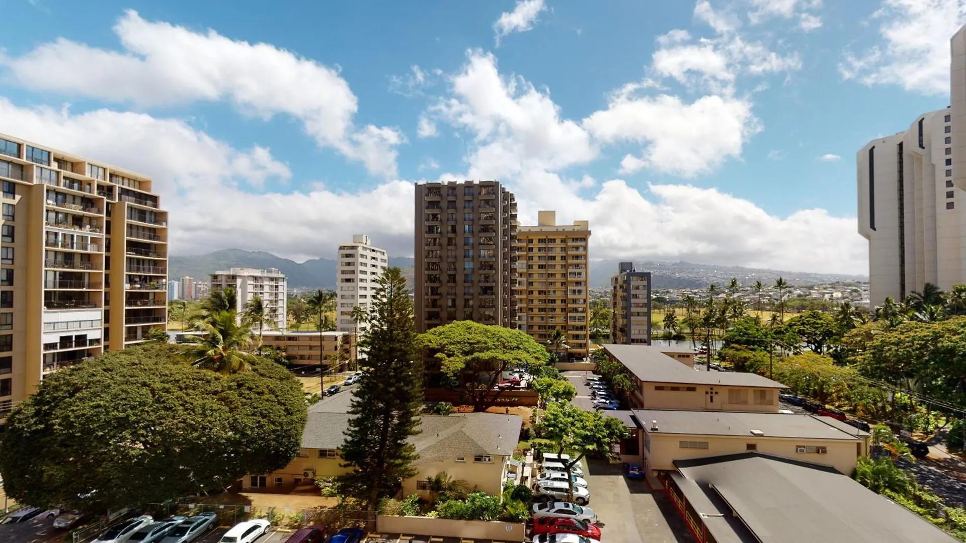 Stylish Waikiki Banyan Condo With Mountain Views, Comfort & Free Parking Honolulu