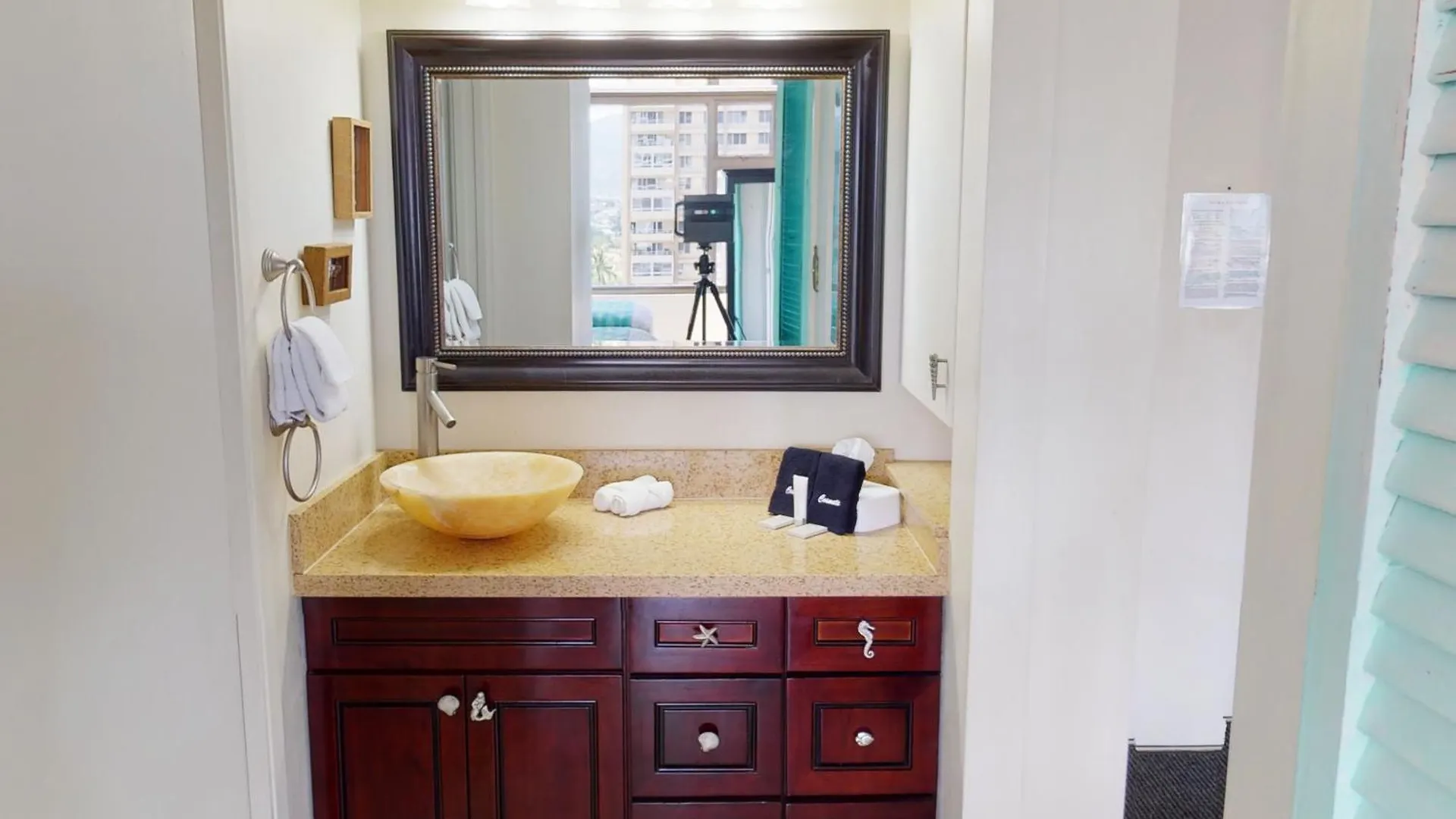 Stylish Waikiki Banyan Condo With Mountain Views, Comfort & Free Parking Honolulu Appartement