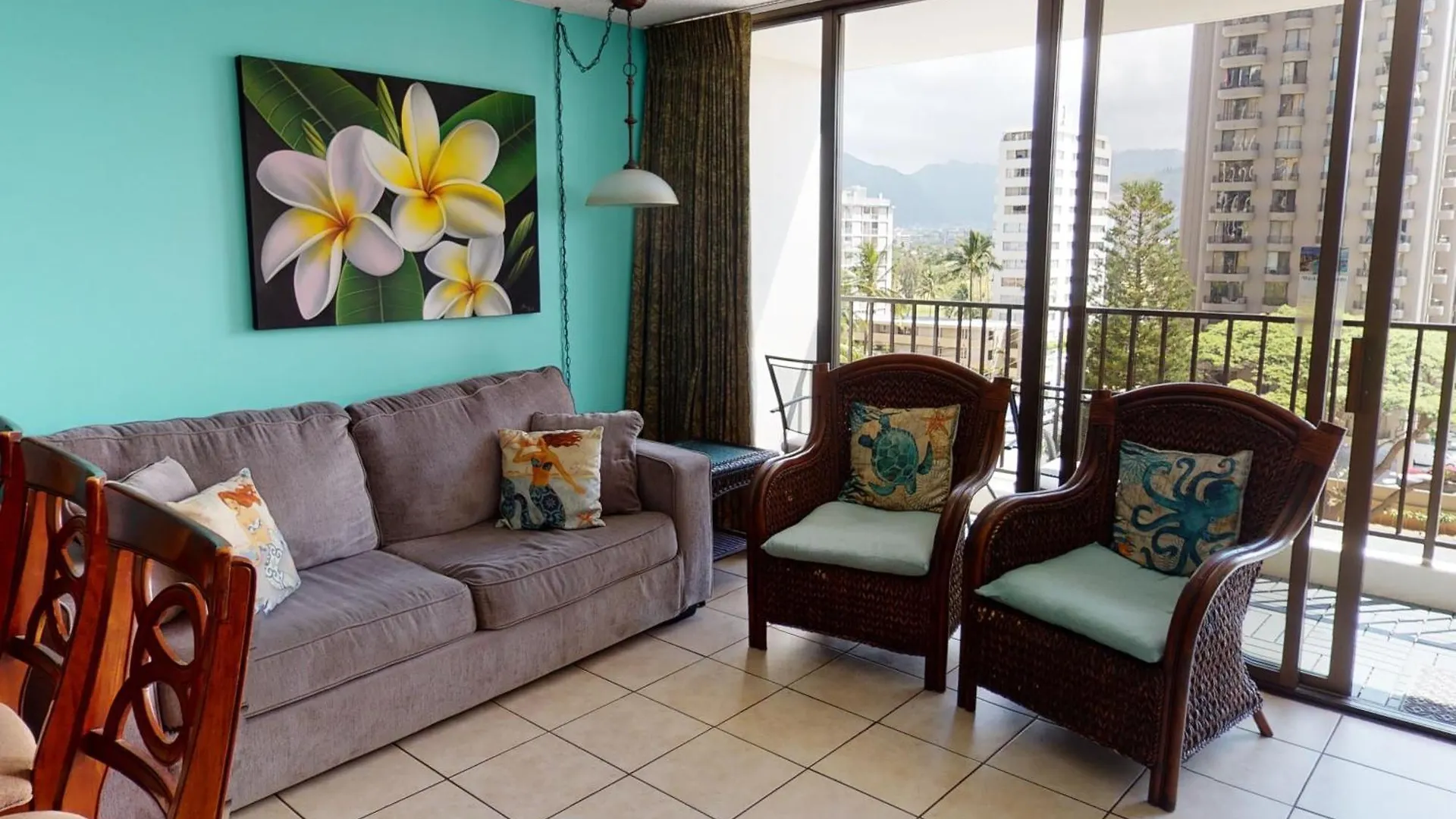Stylish Waikiki Banyan Condo With Mountain Views, Comfort & Free Parking Honolulu
